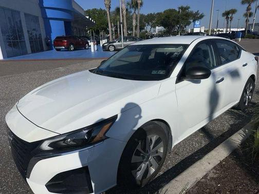 Glacier White 2024 Nissan Altima S FWD