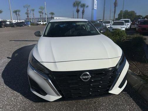 Glacier White 2024 Nissan Altima S FWD
