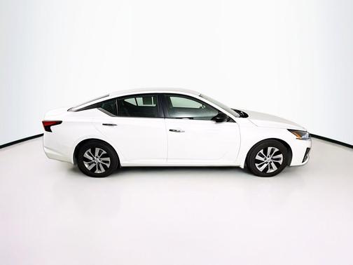 Glacier White 2024 Nissan Altima S FWD