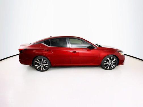 2022 Nissan Altima SR FWD
