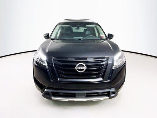 2023 Nissan Pathfinder SL 4WD