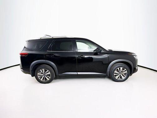 2023 Nissan Pathfinder SL 4WD