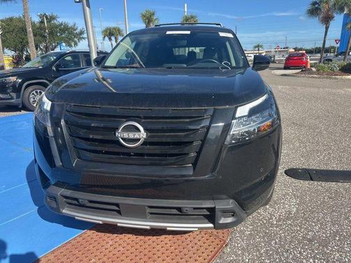 2023 Nissan Pathfinder SL 4WD