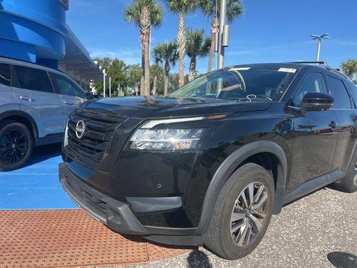 2023 Nissan Pathfinder SL 4WD