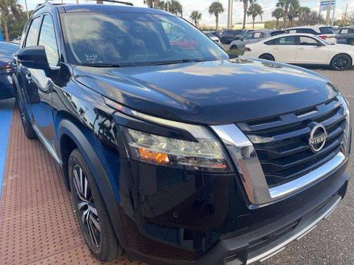 2024 Nissan Pathfinder Platinum FWD