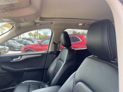 2020 Ford Escape SE