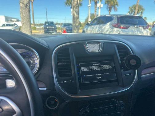 2016 Chrysler 300C Platinum