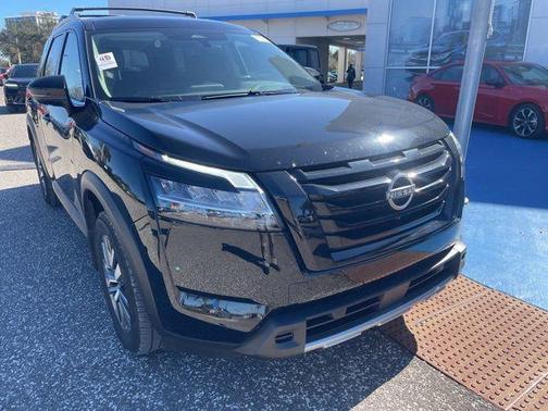 2024 Nissan Pathfinder SL FWD