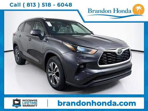 Magnetic Gray Metallic 2023 Toyota Highlander XLE