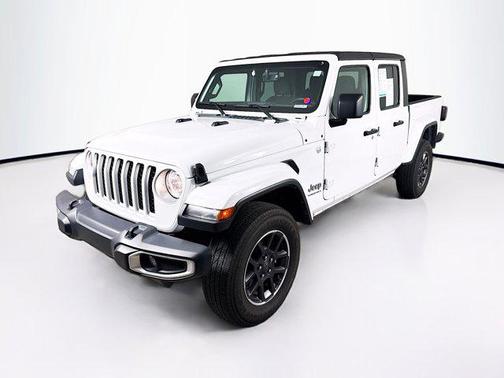 Bright White Clearcoat 2023 Jeep Gladiator Overland