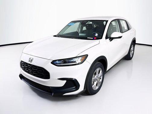 White 2023 Honda HR-V LX