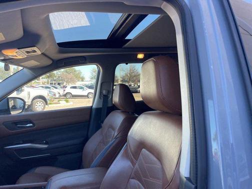 2024 Nissan Pathfinder Platinum FWD