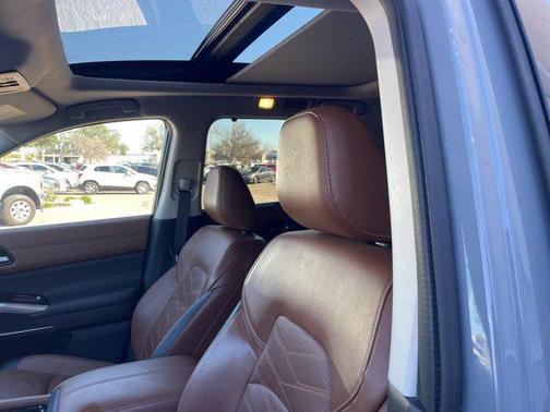 2024 Nissan Pathfinder Platinum FWD