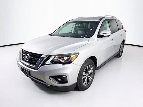 2017 Nissan Pathfinder SL
