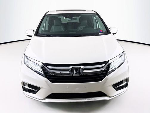 White 2019 Honda Odyssey Touring