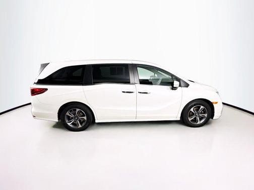 White 2019 Honda Odyssey Touring