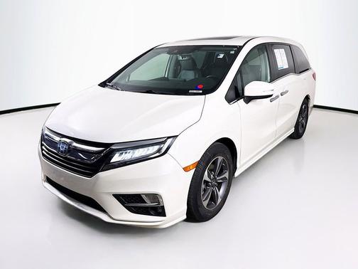 White 2019 Honda Odyssey Touring