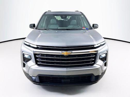 Sterling Gray Metallic 2025 Chevrolet Traverse LT