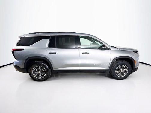 Sterling Gray Metallic 2025 Chevrolet Traverse LT