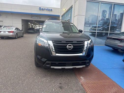 2024 Nissan Pathfinder Platinum FWD