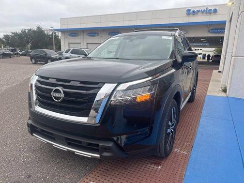 2024 Nissan Pathfinder Platinum FWD