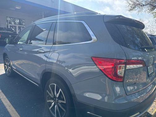 2022 Honda Pilot Touring 8-Passenger