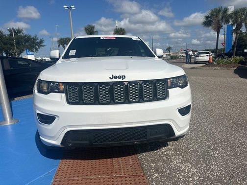 2022 Jeep Grand Cherokee Laredo