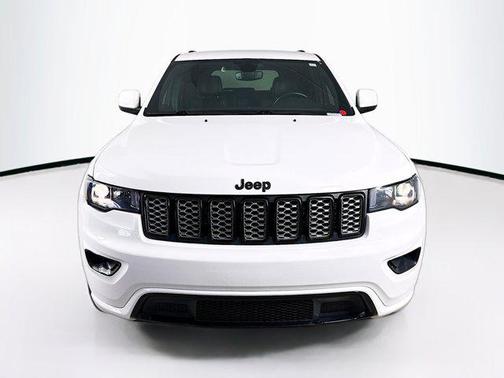 2022 Jeep Grand Cherokee Laredo