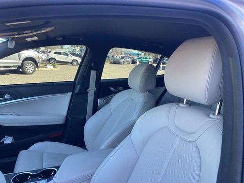 2025 Genesis G70 2.5T RWD