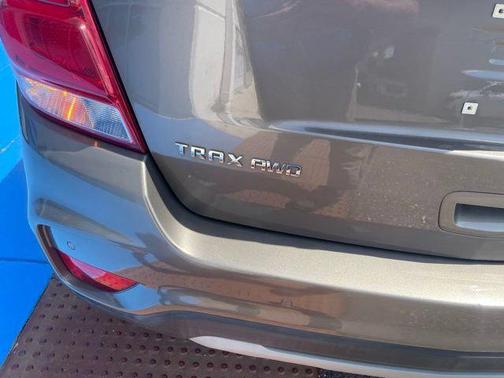Stone Gray Metallic 2022 Chevrolet Trax LT