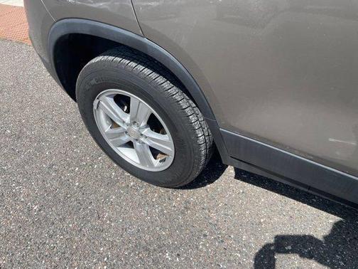 Stone Gray Metallic 2022 Chevrolet Trax LT