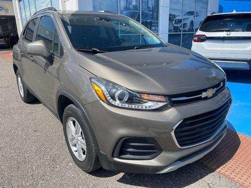 Stone Gray Metallic 2022 Chevrolet Trax LT