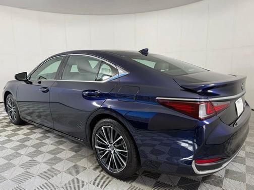 2025 Lexus ES 300h Base