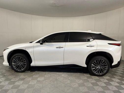 Eminent White Pearl 2023 Lexus RZ 450e Luxury