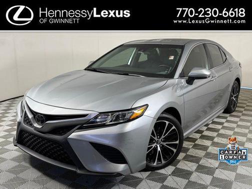 Super White 2019 Toyota Camry SE