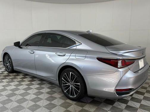 2022 Lexus ES 300h Base