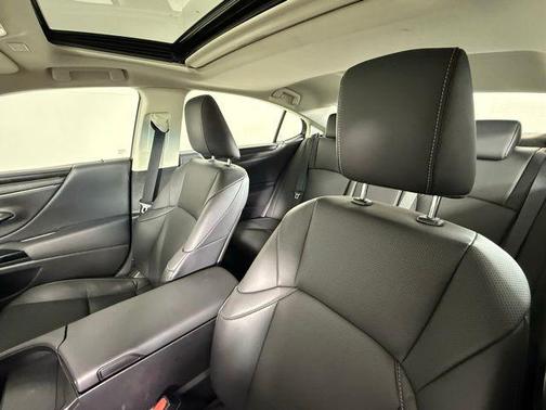 2025 Lexus ES 300h Base