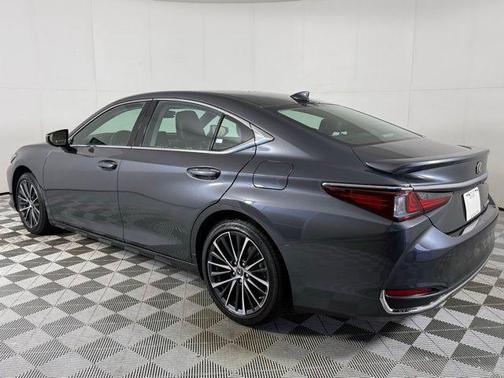 2025 Lexus ES 300h Base