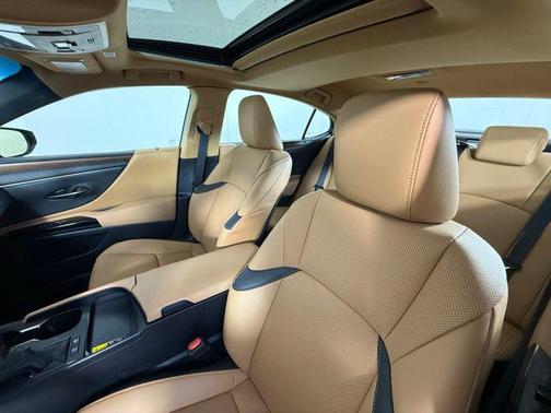 2025 Lexus ES 300h Base