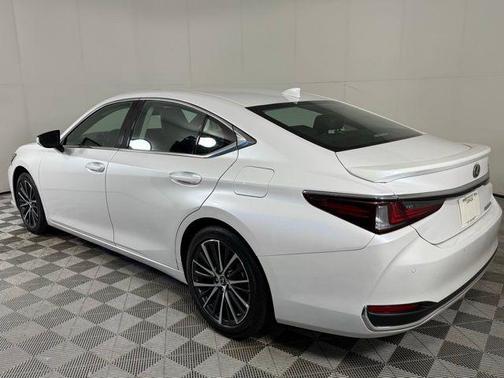 2025 Lexus ES 300h Base