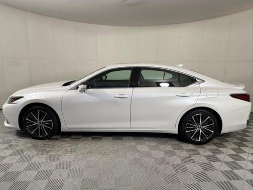 2025 Lexus ES 300h Base