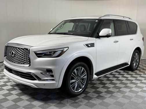 2023 INFINITI QX80 Luxe