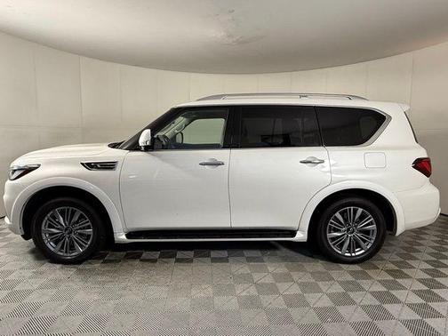 2023 INFINITI QX80 Luxe