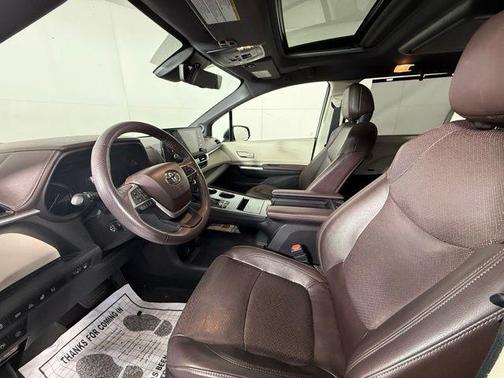 2022 Toyota Sienna Platinum