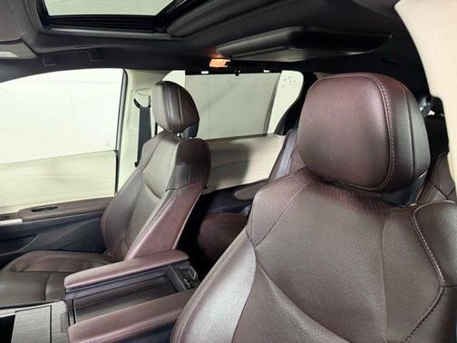 2022 Toyota Sienna Platinum