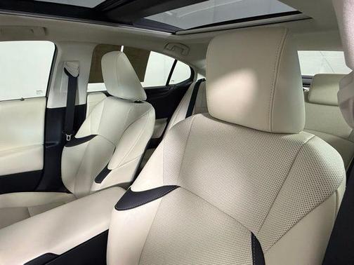 2022 Lexus ES 350 Base