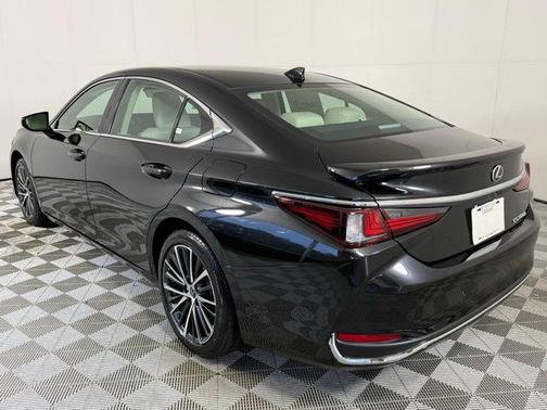 2025 Lexus ES 300h Base