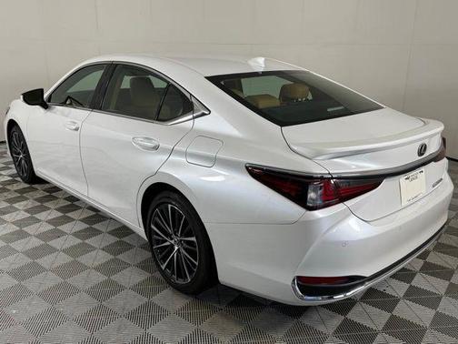 2023 Lexus ES 300h Base