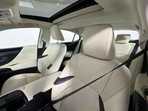 2022 Lexus ES 350 Base