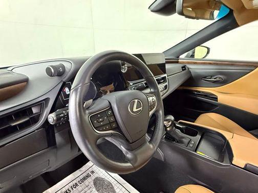 2025 Lexus ES 300h Base